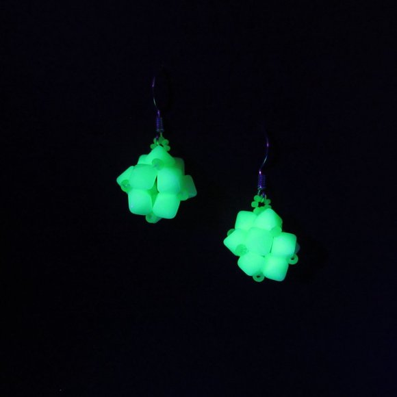 Czech Uranium glass beaded bead earrings - Picture 13 of 15